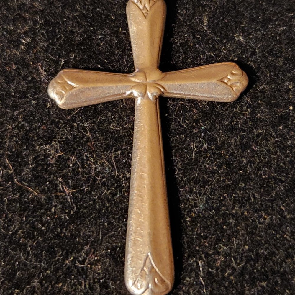 Vintage Sterling Silver Cross Beautiful Clover in center 1-3/4" x 1"  3.3g